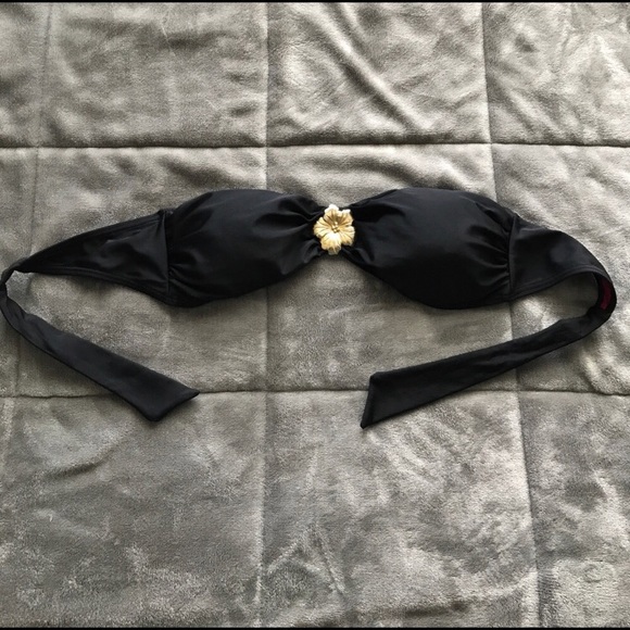 Black bikini top w hibiscus - Picture 2 of 8